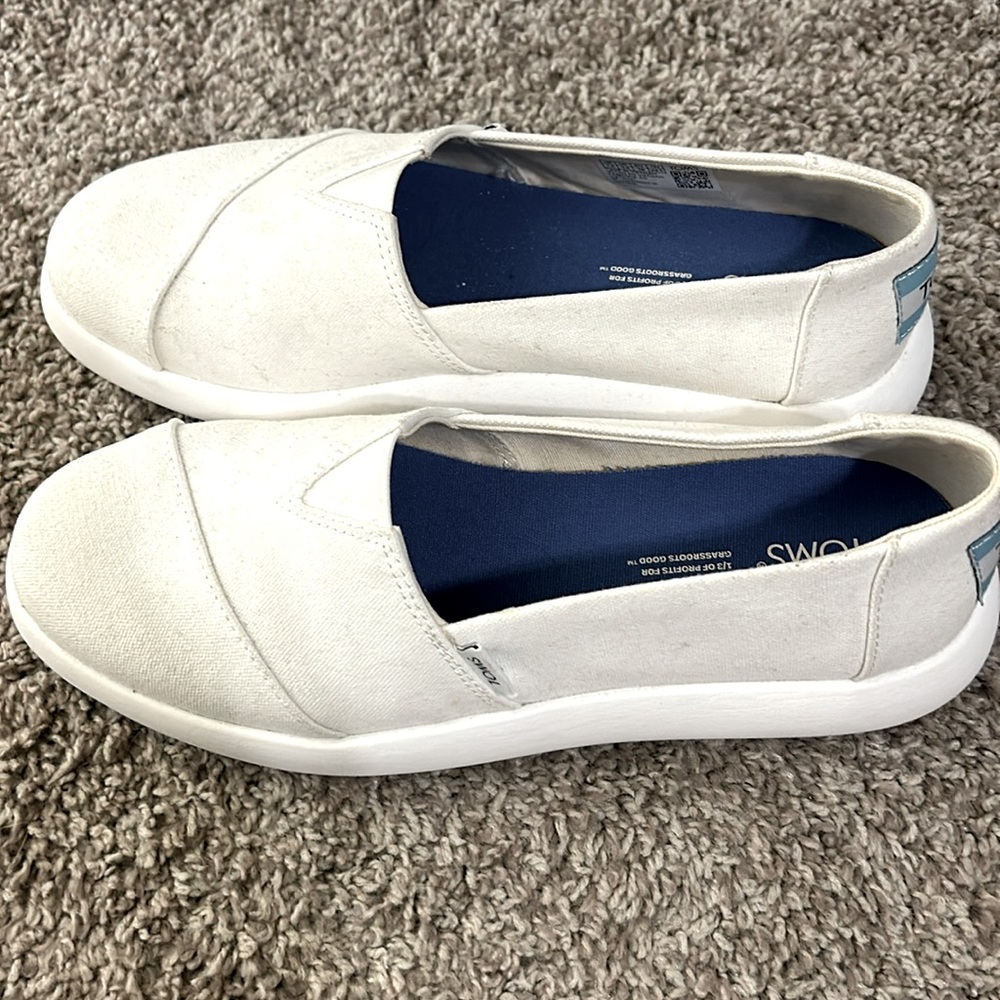 Tom’s women’s shoes 7.5